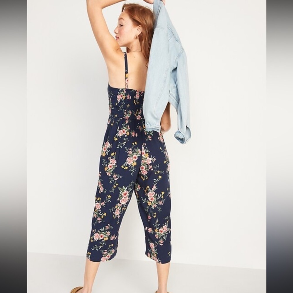 Old Navy Blue Floral Cropped Cami Sleeveless Jumpsuit Romper Small - Picture 9 of 9